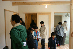 徳島杉を使った大きな本棚のある家”見学会”