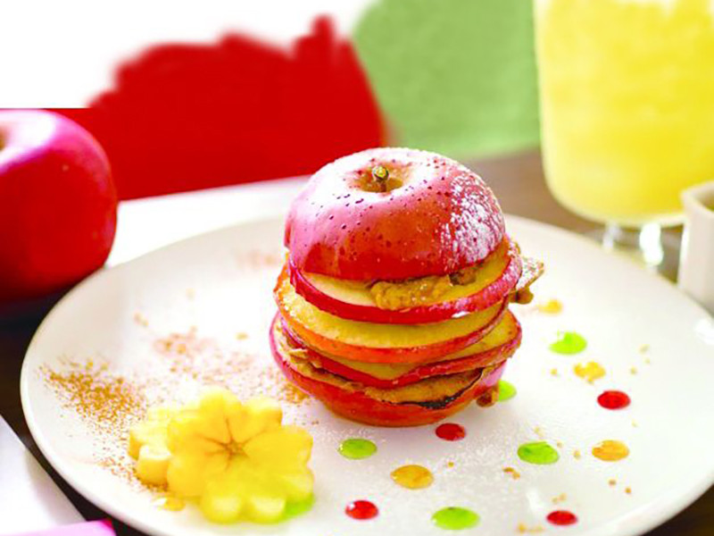 「elicafe」丸ごとりんごのパンケーキ