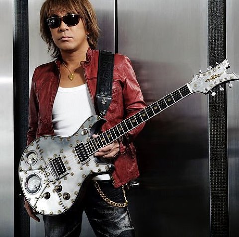 B'z松本さんがライブでも使用しているあの幻のギターが日本初
