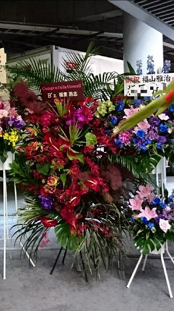 B'z 稲葉浩志　ローズブローチ B'z LIVE-GYM TOUR 90s 稲葉浩志 ローズブローチ - メルカリ