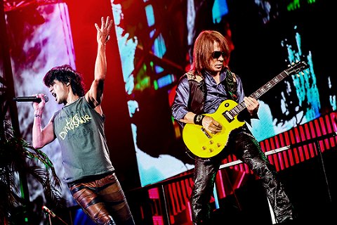 B'z LIVE-GYM 2017-2018“LIVE DINOSAUR”】2018/7/4(水)発売 30年間貫き