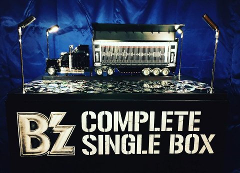 貴重B’z COMPLETE SINGLE BOX B`Z - B`Z Complete Single Box (Black Edition) - Amazon.com Music