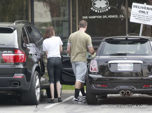 Kristen Stewart - Leaving The Gym In Los Angeles (3)