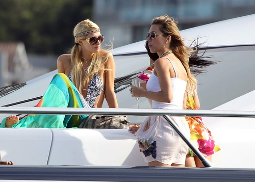 Paris Hilton enjoyed an afternoon in Sydney (2)