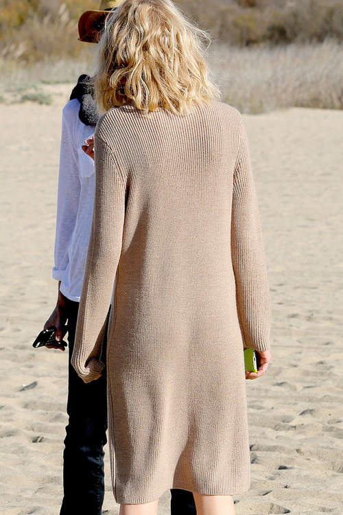 Naomi-Watts-Panty-Peek-While-Filming-A-Commercial-In-Malibu-08