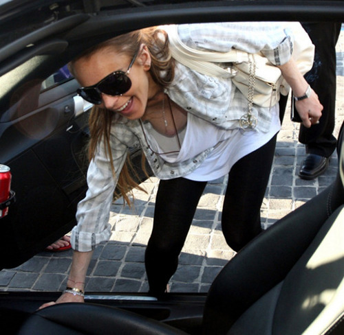 Lindsay Lohan - Maxfields in Los Angeles (5)