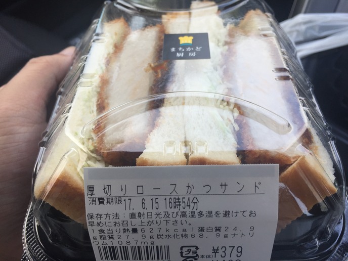 厚切りロースかつサンド