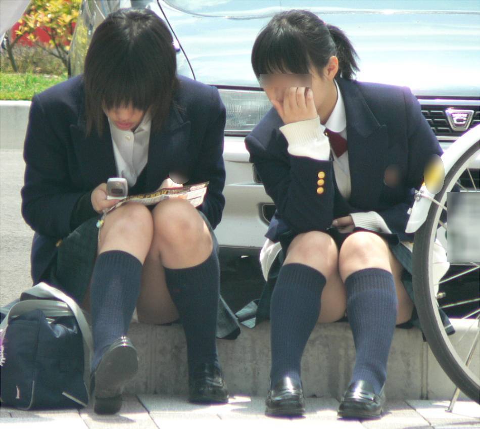 jkのパンチラ・パンモロ画像ください