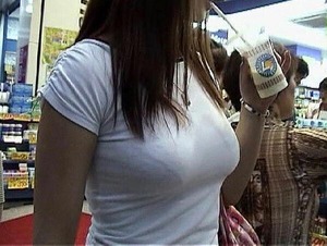 若い女性の着衣巨乳画像ください