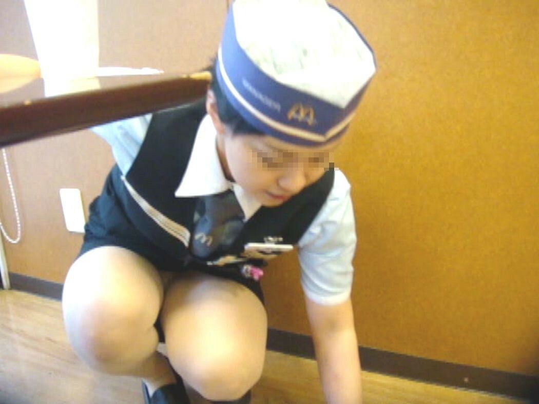 マクドナルド店員　パンチラ の掲示板投稿写真＆画像