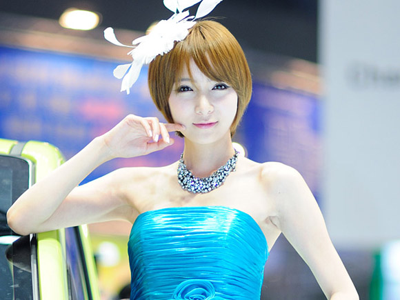 ショートボブの美女