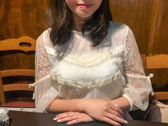 個室型婚活パーティーで出会った24歳の販売員女性と即日ホテルへ。