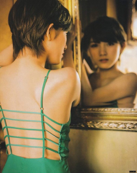 AKB岡田奈々のグラビア画像021