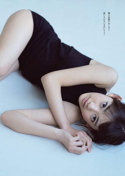 宮脇咲良の太もも画像050