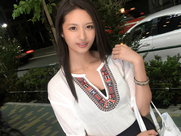 脱がせると上品な美巨乳…25歳の長身美女をナンパして即エッチ