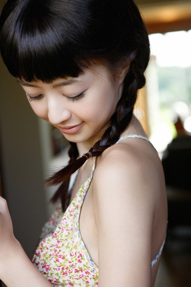 黒髪美少女・逢沢りなのグラビア画像003