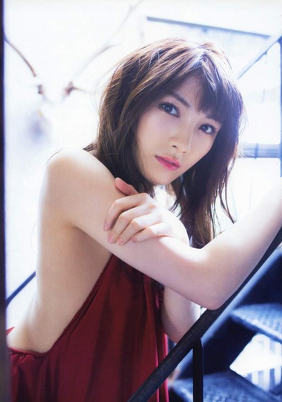 AKB岡田奈々のグラビア画像011