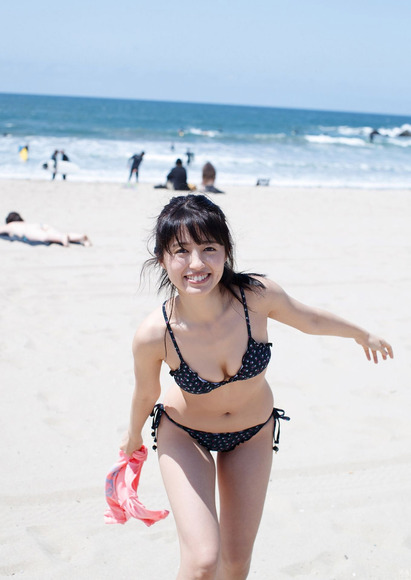 180903逢田梨香子のグラビア画像008