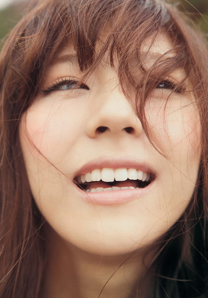 西内まりや(１９)が水着姿グラビア001