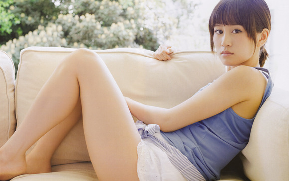 前田敦子の太もも画像048