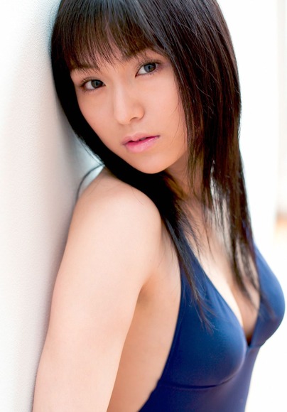 美形アイドルのグラビア画像005