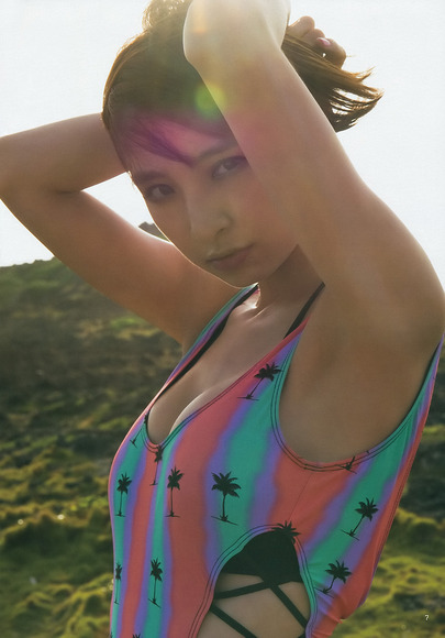 篠田麻里子のおっぱい画像012