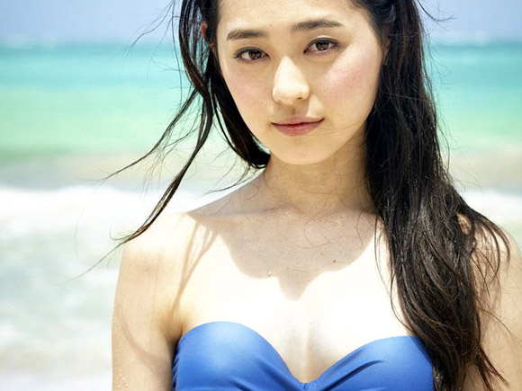 福原遥(17)が水着&泡風呂!新写真集の収録写真が一部先行公開