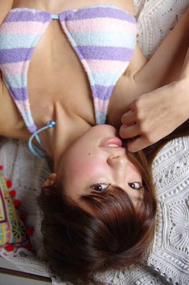 美形アイドルのグラビア画像028