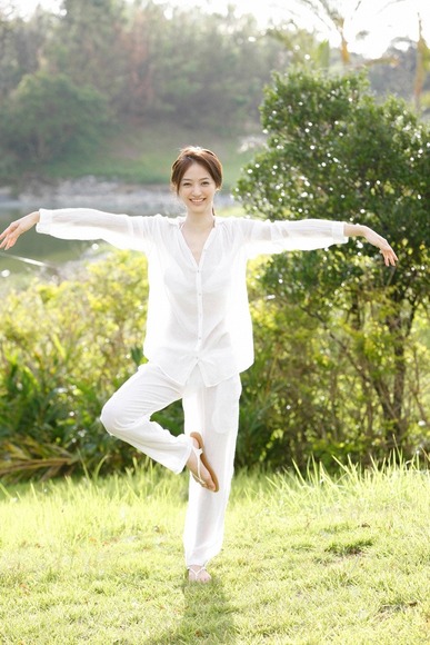 黒髪美少女・逢沢りなのグラビア画像006