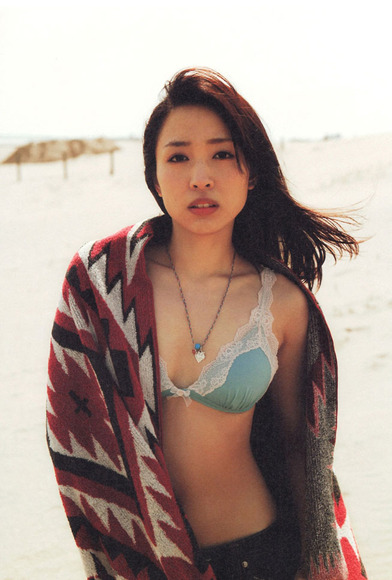 黒川芽以のグラビア画像011