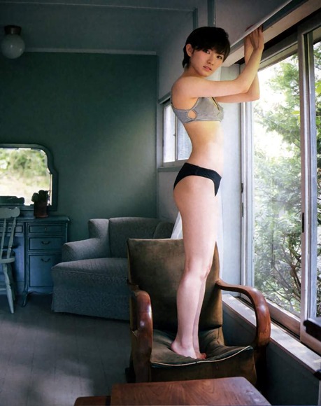 AKB岡田奈々のグラビア画像009