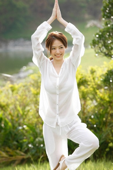 黒髪美少女・逢沢りなのグラビア画像007