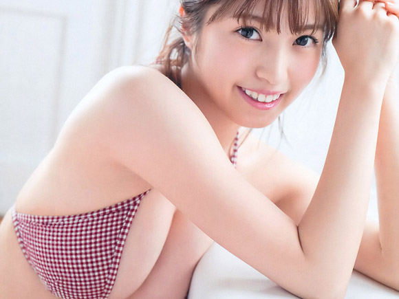 細身なのに意外とデカい胸が印象的なMIYU。