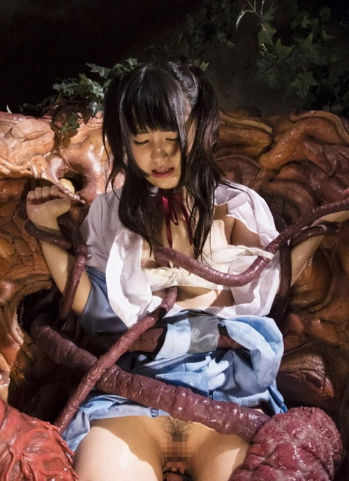 【触手姦エロ画像】生々しく蠢く触手に犯される女の子達の卑猥な姿にフル勃起!