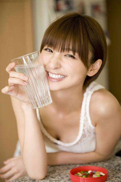 篠田麻里子のおっぱい画像019