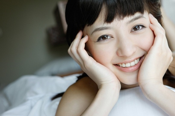 黒髪美少女・逢沢りなのグラビア画像004