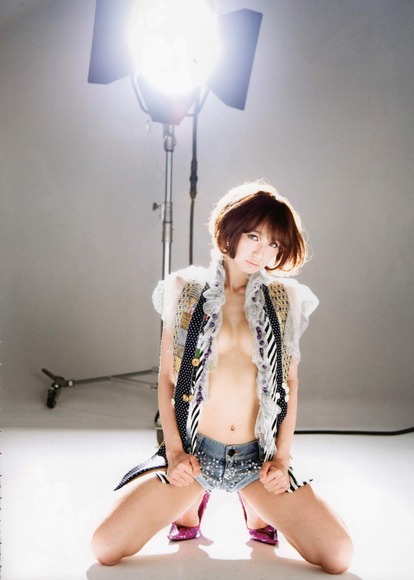 芹那のグラビア画像025