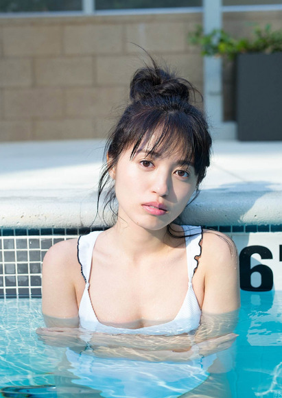 180903逢田梨香子のグラビア画像007