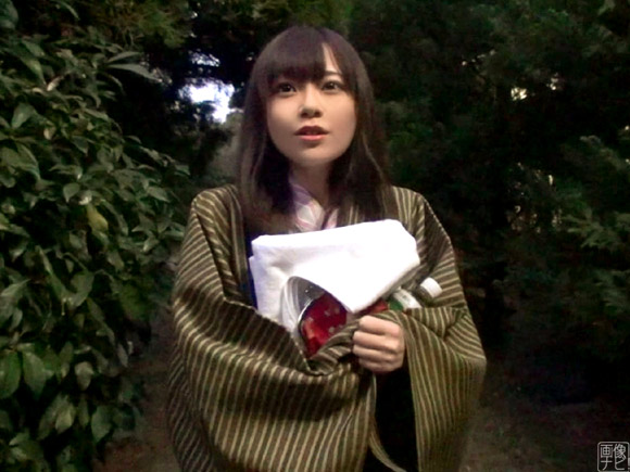 彼氏も承認済み…低身長でスレンダーな清楚系彼女を温泉で寝取る