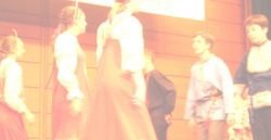 男女が向き合う