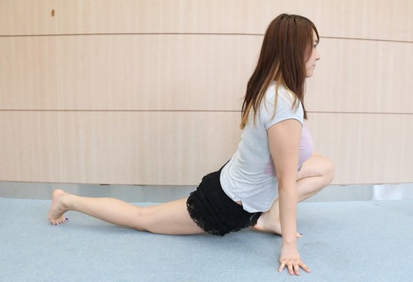 股関節ストレッチ