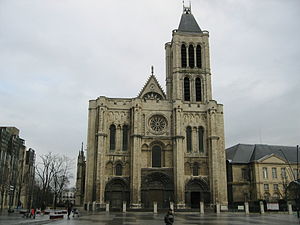 300px-Basilique_Saint_-Denis