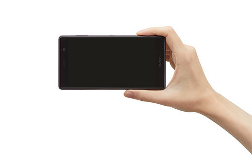 09_Xperia_XZ2-Premium_Inhand_Chrome-Black