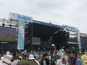 FM802