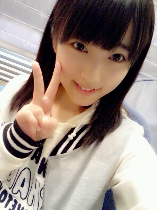 ピース姿がとてもかわいい矢吹奈子