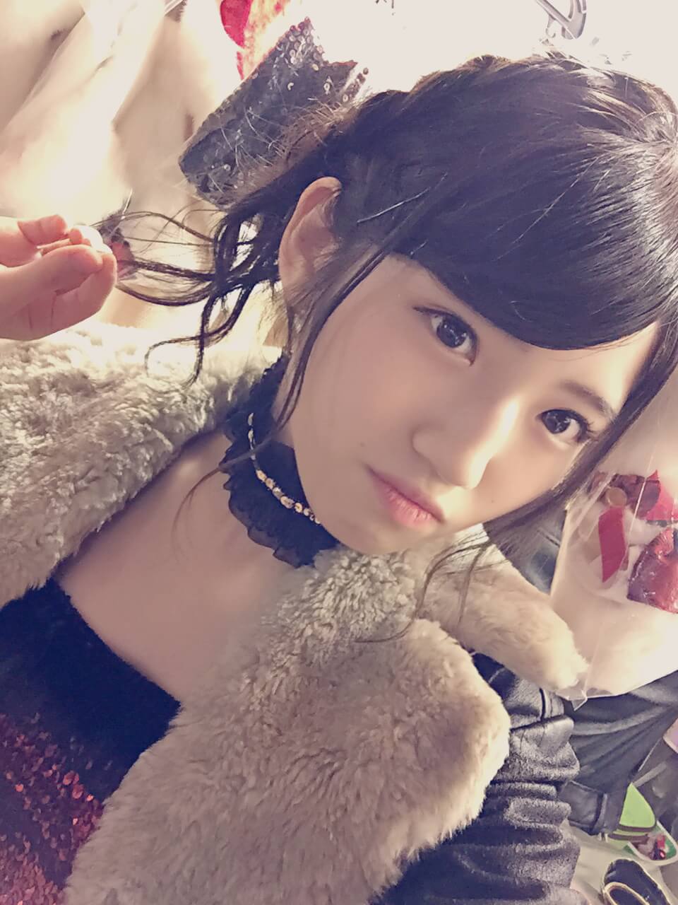 ガーリーな装いの村山彩希の画像