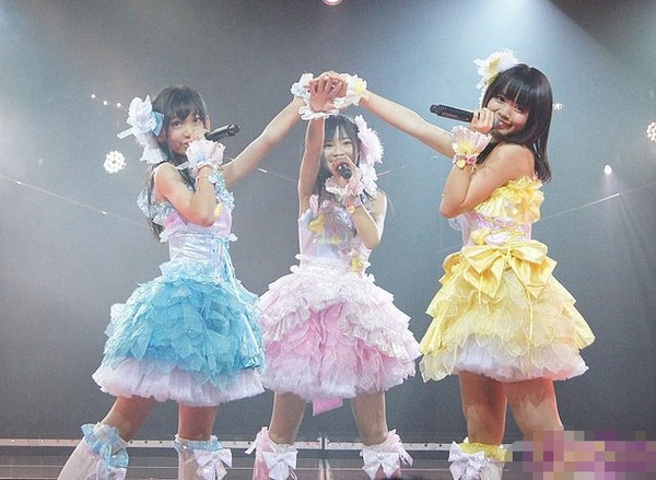 ff8e3_756_img20111126hkt48fiピク