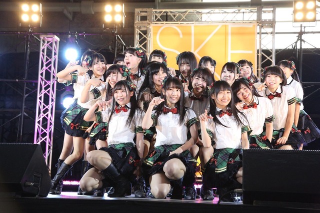 CzYLwdcUsAAy971_orig