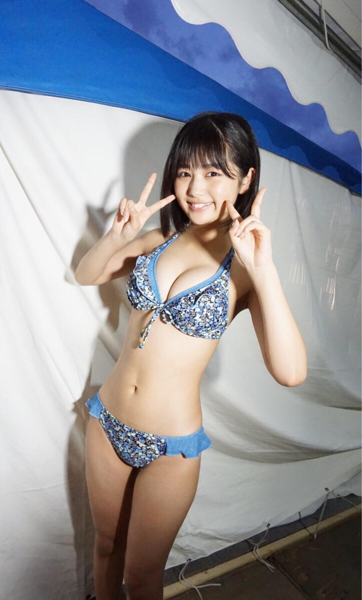 セクシーな水着でピースする北野瑠華の画像♪