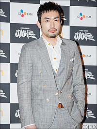 200px-Ryuhei_Otani_from_acrofan